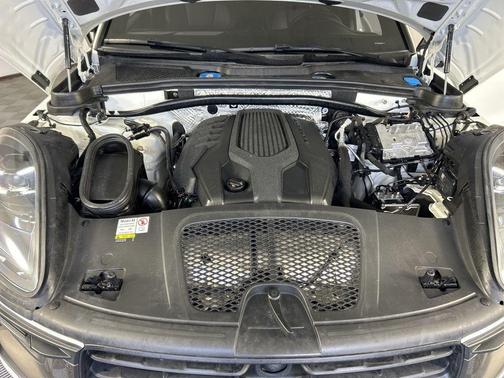 2023 Porsche Macan T