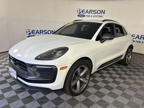 2023 Porsche Macan T