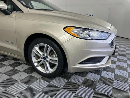 White Gold Metallic 2018 Ford Fusion Hybrid S
