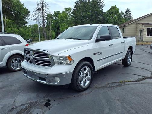 Bright White Clearcoat 2018 RAM 1500 Big Horn