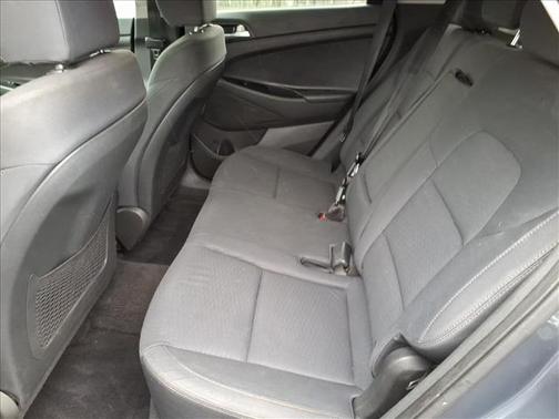 2021 Hyundai TUCSON SE