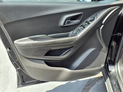 Mosaic Black Metallic 2019 Chevrolet Trax LS