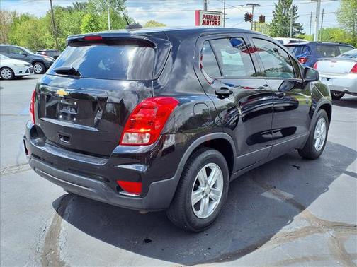 Mosaic Black Metallic 2019 Chevrolet Trax LS