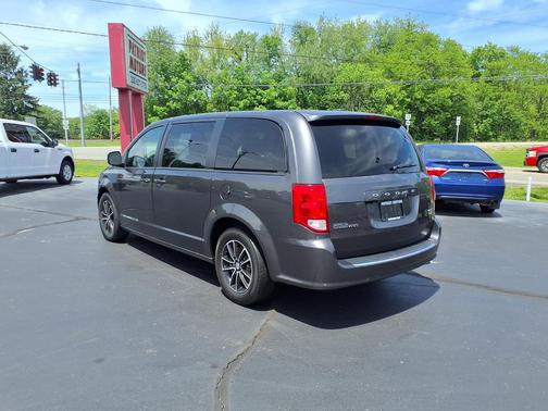 Granite Pearlcoat 2019 Dodge Grand Caravan GT