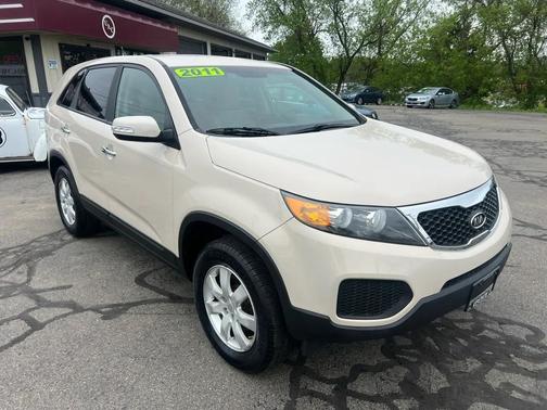 Beige 2011 Kia Sorento LX
