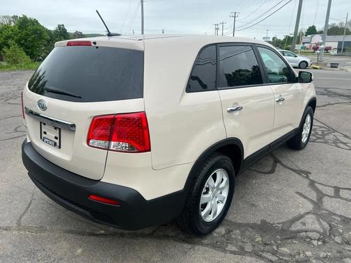 Beige 2011 Kia Sorento LX