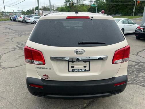 Beige 2011 Kia Sorento LX