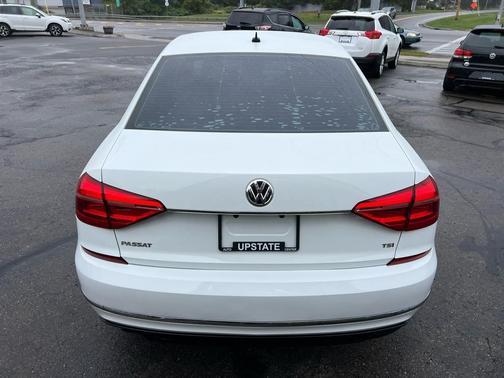 2016 Volkswagen Passat 1.8T R-Line
