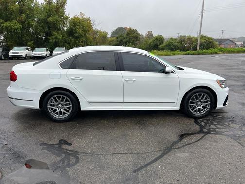2016 Volkswagen Passat 1.8T R-Line