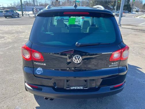 2011 Volkswagen Tiguan SE