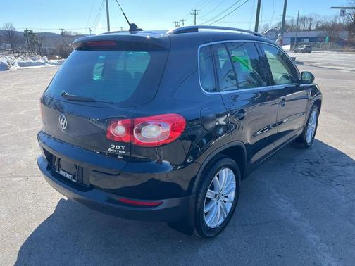 2011 Volkswagen Tiguan SE