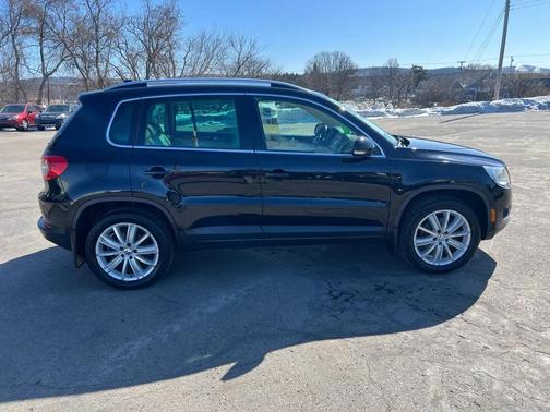 2011 Volkswagen Tiguan SE