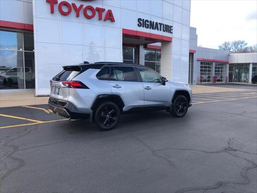 2019 Toyota RAV4 Hybrid SE