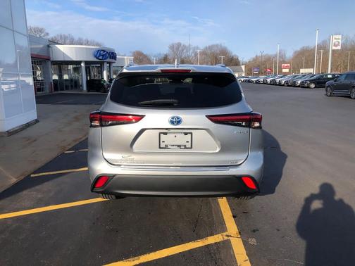 2020 Toyota Highlander Hybrid XLE