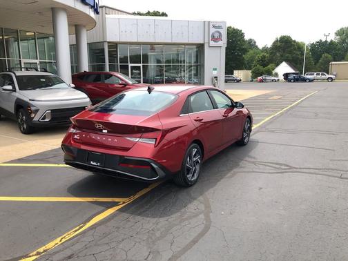 2025 Hyundai ELANTRA SEL