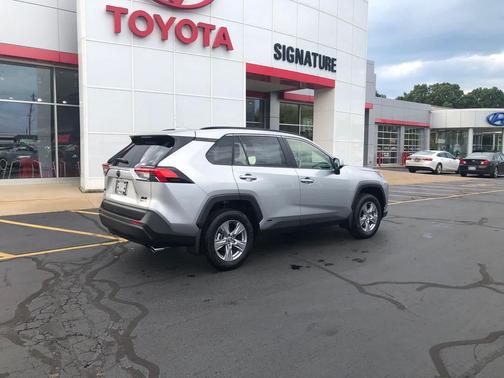 2025 Toyota RAV4 Hybrid XLE