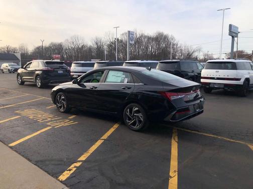 2026 Hyundai ELANTRA HEV Limited