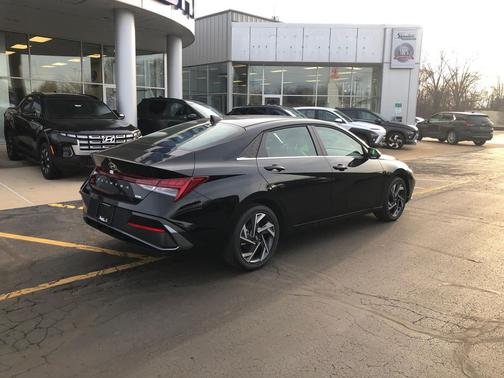 2026 Hyundai ELANTRA HEV Limited