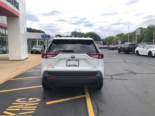 2024 Toyota RAV4 Hybrid XLE Premium