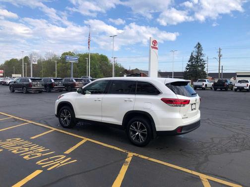 Blizzard Pearl 2019 Toyota Highlander LE