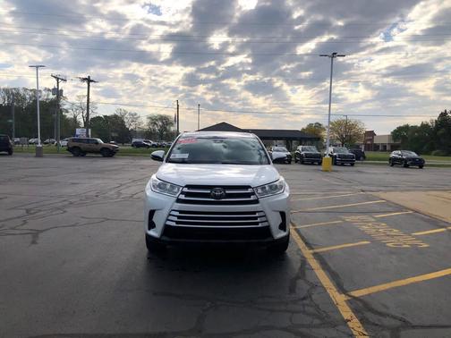 Blizzard Pearl 2019 Toyota Highlander LE