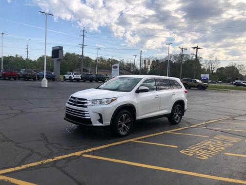Blizzard Pearl 2019 Toyota Highlander LE