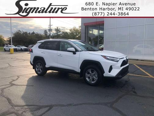 2025 Toyota RAV4 XLE