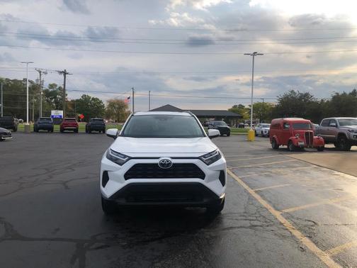 2025 Toyota RAV4 XLE