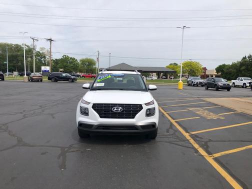 Lunar White 2025 Hyundai VENUE SEL