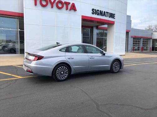 2023 Hyundai SONATA Hybrid SE