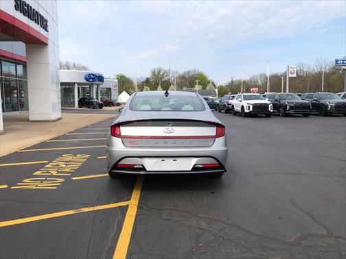 2023 Hyundai SONATA Hybrid SE