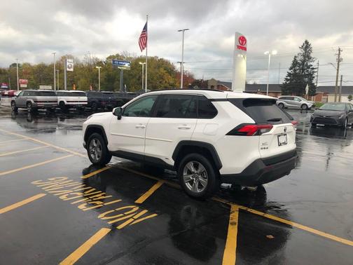 2024 Toyota RAV4 Hybrid LE