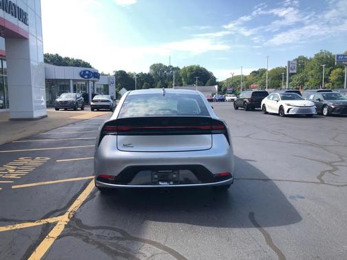 2024 Toyota Prius XLE