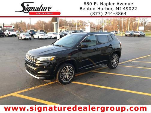 Diamond Black Crystal Pearlcoat 2023 Jeep Compass Limited