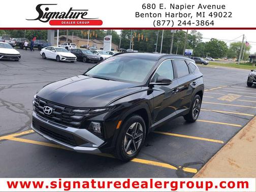Phantom Black 2025 Hyundai TUCSON SEL Convenience