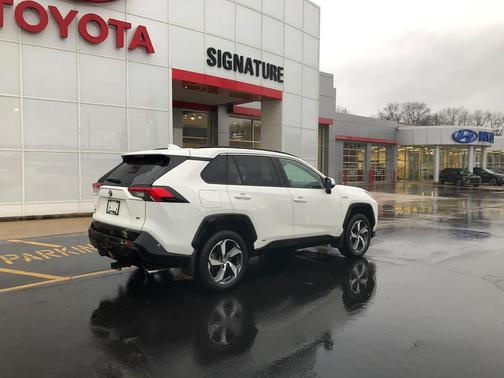 2021 Toyota RAV4 Prime SE