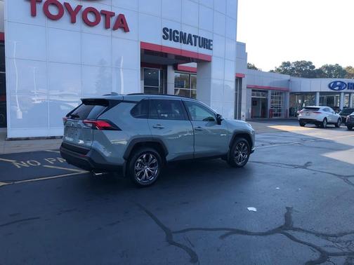 2022 Toyota RAV4 Hybrid XLE Premium