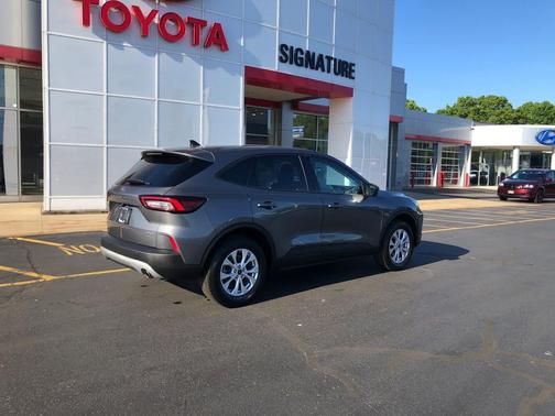 Carbonized Gray Metallic 2025 Ford Escape Active