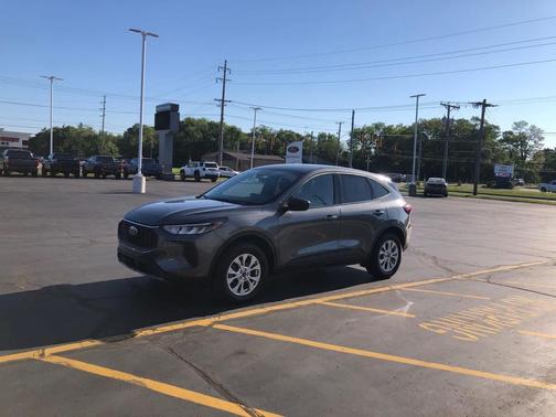 Carbonized Gray Metallic 2025 Ford Escape Active