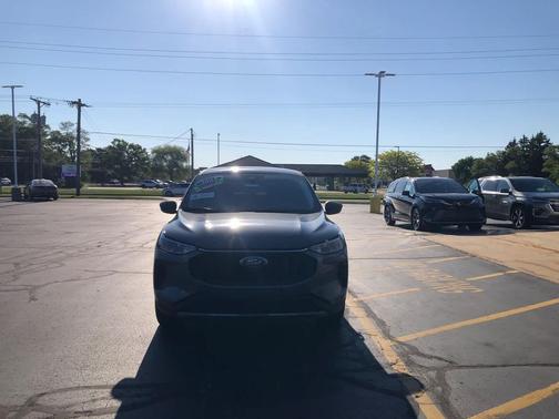 Carbonized Gray Metallic 2025 Ford Escape Active