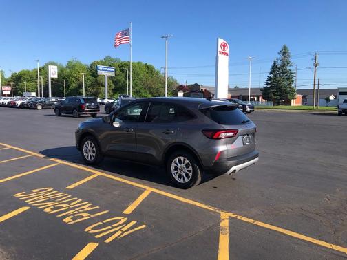 Carbonized Gray Metallic 2025 Ford Escape Active