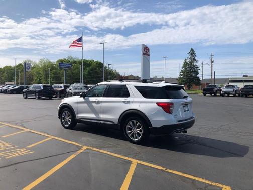Oxford White 2020 Ford Explorer XLT