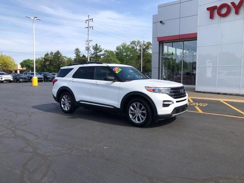 Oxford White 2020 Ford Explorer XLT