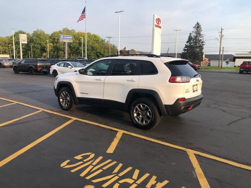 2022 Jeep Cherokee Trailhawk