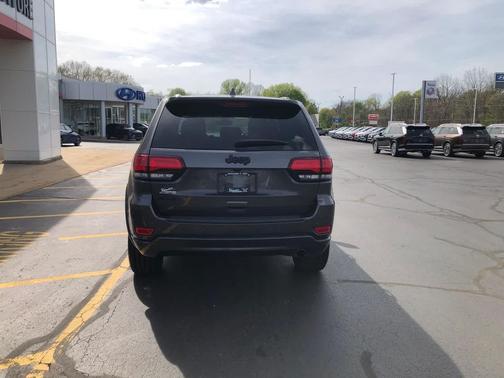 Granite Crystal Metallic Clearcoat 2020 Jeep Grand Cherokee Altitude