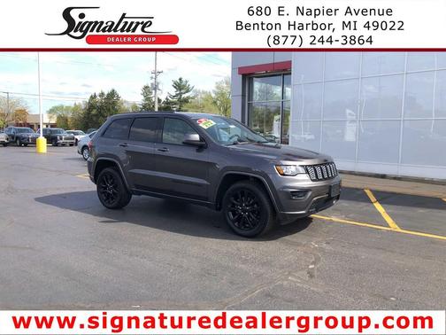 Granite Crystal Metallic Clearcoat 2020 Jeep Grand Cherokee Altitude