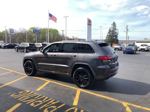 Granite Crystal Metallic Clearcoat 2020 Jeep Grand Cherokee Altitude
