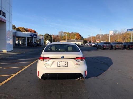 2024 Toyota Corolla Hybrid SE