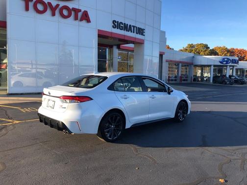 2024 Toyota Corolla Hybrid SE