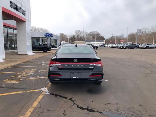 2024 Hyundai ELANTRA Limited